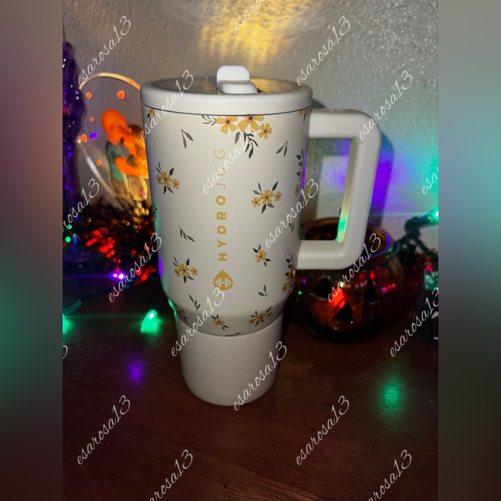 *SOLD* HydroJug Cottage Core 20oz Tumbler